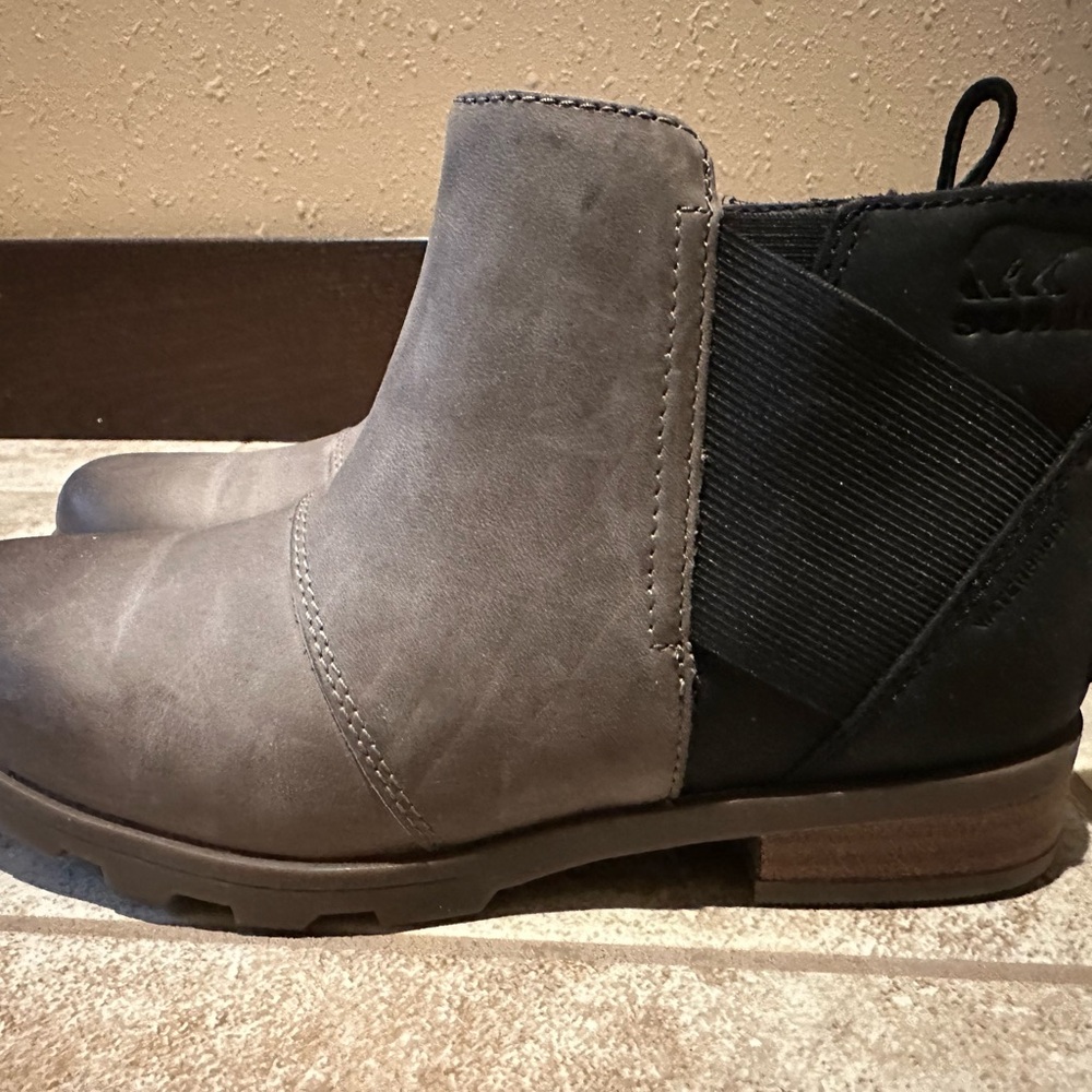NEW Sorel Gray Ankle boots
